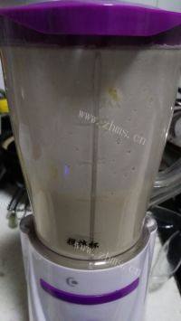 有风味的甜酒香蕉奶昔做法图解6)
