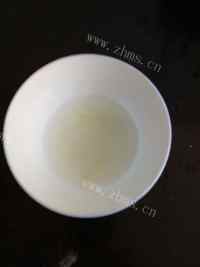 美味的麻酱拌菠菜做法图解4)