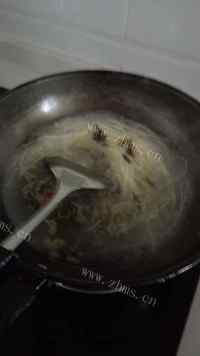 美味的酸菜面做法图解9)