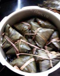 好吃的咸肉粽做法图解6)
