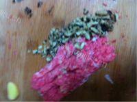 口感饱满的猪肉白菜馅饼做法图解4)