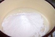 自制彩色冰皮月饼做法图解2)