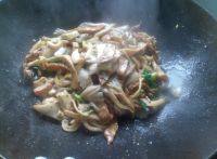 自制平菇炒肉片