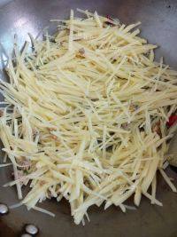 #爱美食#清炒土豆丝做法图解7)