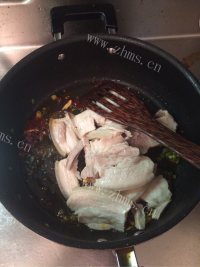 家常菜土豆片回锅肉做法图解5)