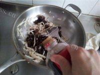 木耳炒杏鲍菇做法图解7)