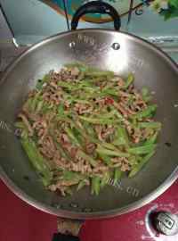 色香味俱全的莴笋炒肉丝做法图解7)