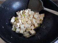 外婆教我做葱炒豆腐做法图解6)