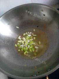 自制蔬菜炒面做法图解3)