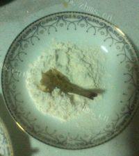 荔枝香酥凤尾虾做法图解3)
