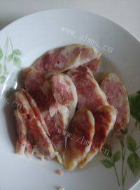 家常菜蒜苔炒腊肠做法图解1)