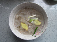 香脆蒜苔滑虾仁做法图解3)