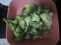 自制西兰花炒胡萝卜做法图解2)