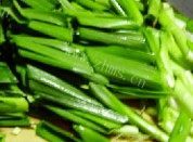 家常菜牛肚炒蒜苗做法图解2)