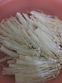 好吃的培根金针菇卷做法图解2)