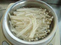 家常菜芥末金针菇做法图解2)