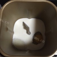 甜甜的松软面包做法图解2)