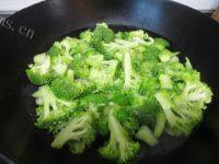 绿色食物之蒜蓉西兰花做法图解3)