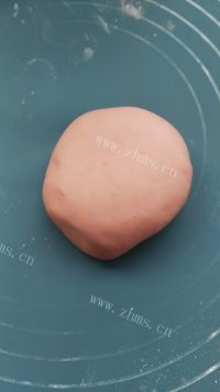 自制小猪豆沙包做法图解4)