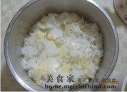 美味的梨子百合银耳汤做法图解2)