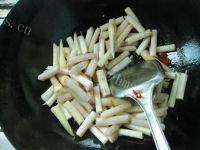 绿色食物之酸辣藕带做法图解3)