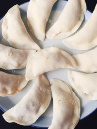 玉米猪肉冰花煎饺做法图解2)
