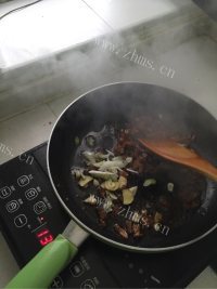 玉盘珍馐的焖面做法图解2)