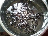 在家做的黑木耳红枣汤做法图解2)