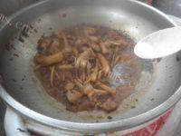 家常菜五花肉炒茶树菇做法图解10)