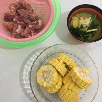 好吃的玉米排骨汤做法图解1)