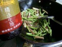 口感好的茄子炒豆角做法图解13)