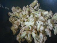 绿色食物之炒菜花做法图解6)