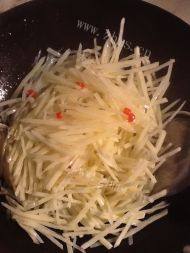 「健康美食」酸辣土豆丝做法图解5)