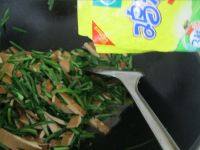 家常菜香干炒韭菜