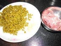 简单的酸豆角炒肉末做法图解2)