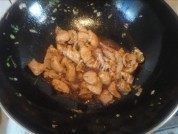 蒜苔烧肉做法图解6)