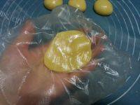 自制绿豆沙月饼做法图解4)