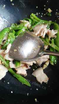 色香味浓的青椒回锅肉做法图解11)