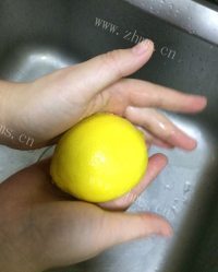 美味蜂蜜柠檬渍莲藕做法图解5)