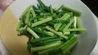 特下饭的蒜苔炒牛肉做法图解1)