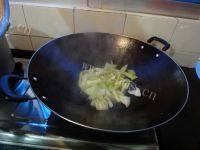 家常菜西芹炒肉片做法图解5)