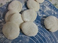 五味俱全的韭菜盒子做法图解8)