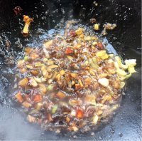 好吃的刀鱼炖茼蒿做法图解8)