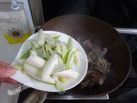 芳香四溢的葱爆羊肉做法图解7)