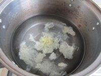醪糟银耳枸杞羹做法图解2)