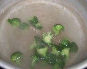 美味的番茄培根意面做法图解1)
