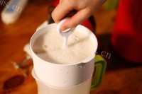 爽口暖胃的醇美土黄豆磨盘豆浆做法图解16)