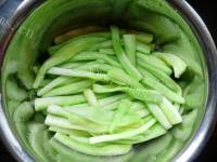 家常干煸茄条做法图解1)