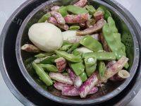诱人的土豆炖豆角做法图解1)