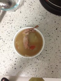 美味的鹌鹑雪梨汤做法图解6)